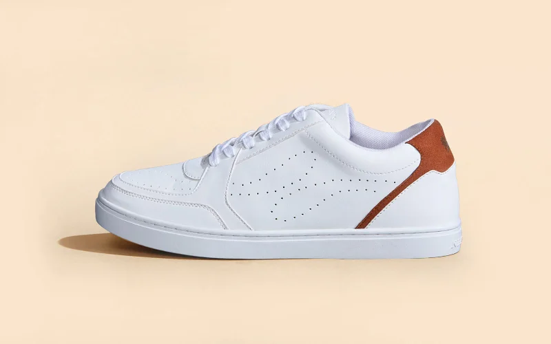 Athletic shoes with cool soles-Casual Pop Sneakers : White