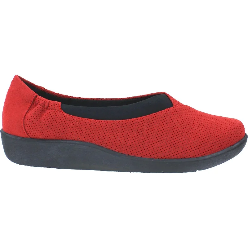 casual shoes for men with classic design for timeless style-Women's Clarks Cloudsteppers Sillian Jetay Red Perf Textile