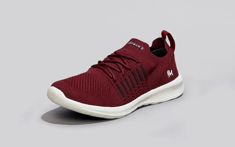 Athletic shoes with bold soles-Comfy Hustlers : Maroon