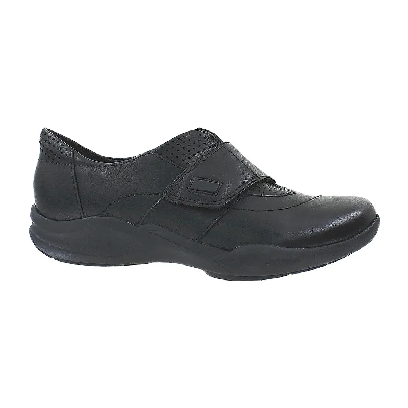 casual shoes for men with mesh upper for ventilation-Women's Clarks Wave Groove Black Leather